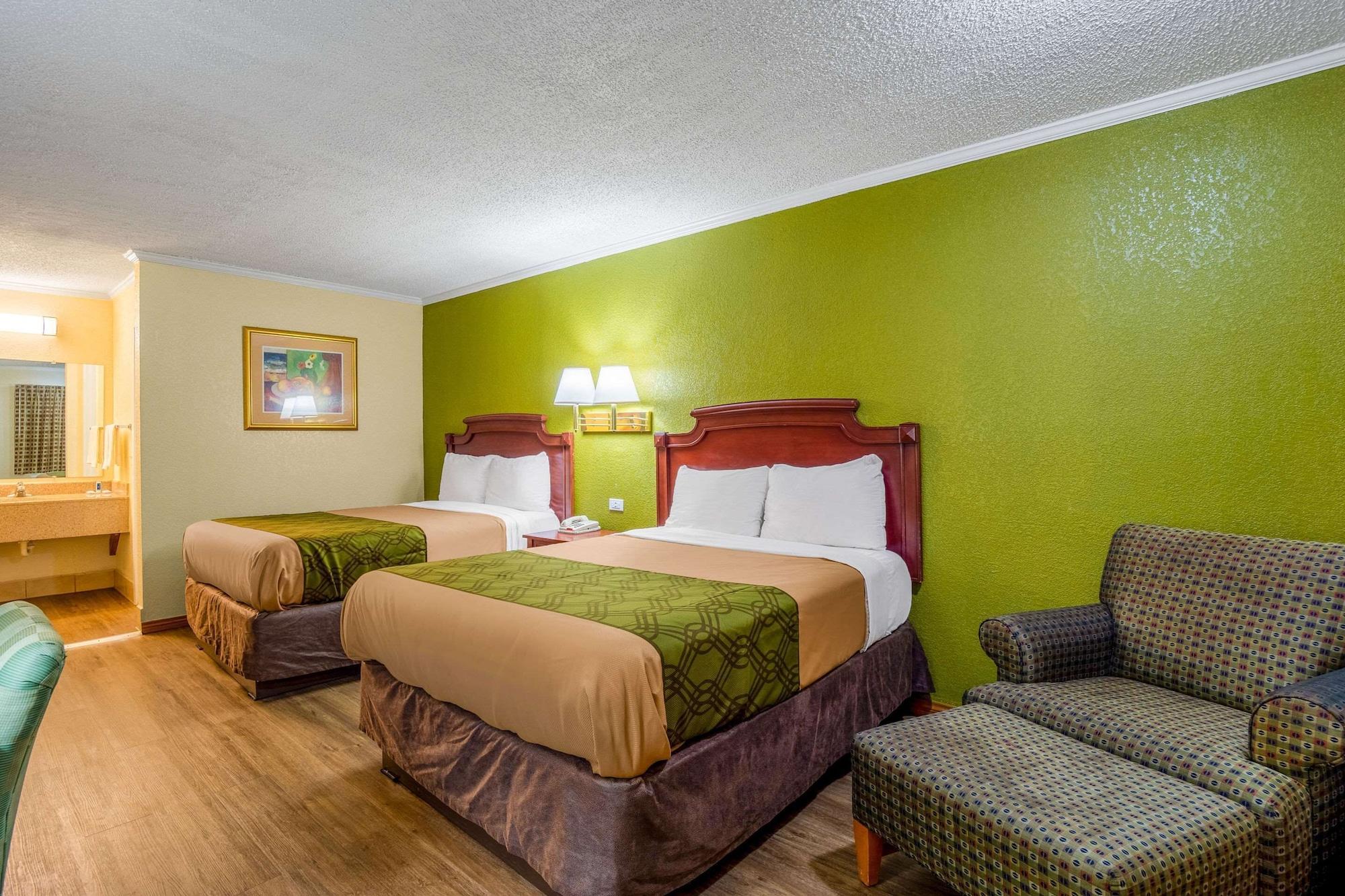 Rodeway Inn & Suites Fort Jackson Колумбия Экстерьер фото