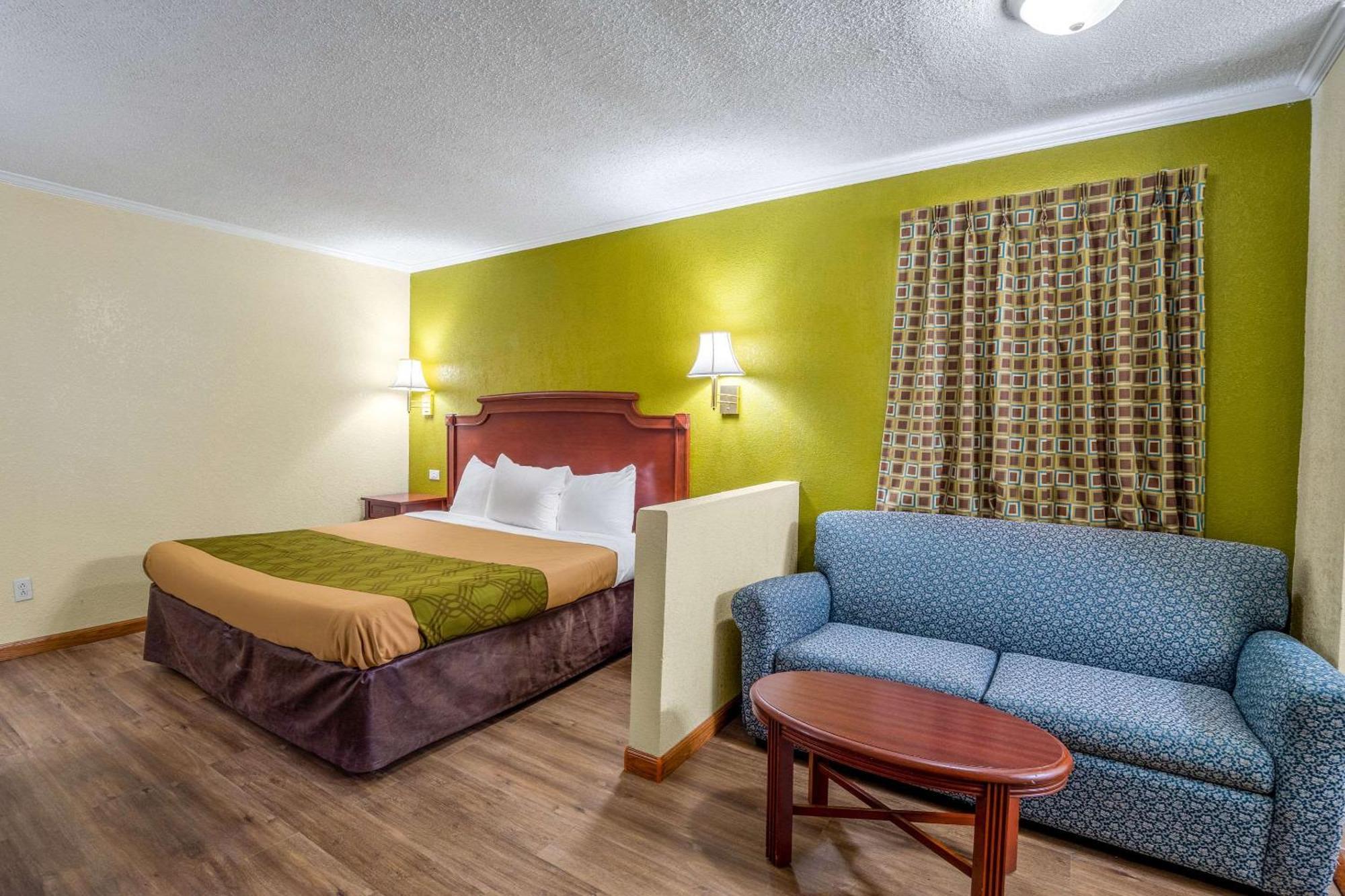 Rodeway Inn & Suites Fort Jackson Колумбия Экстерьер фото