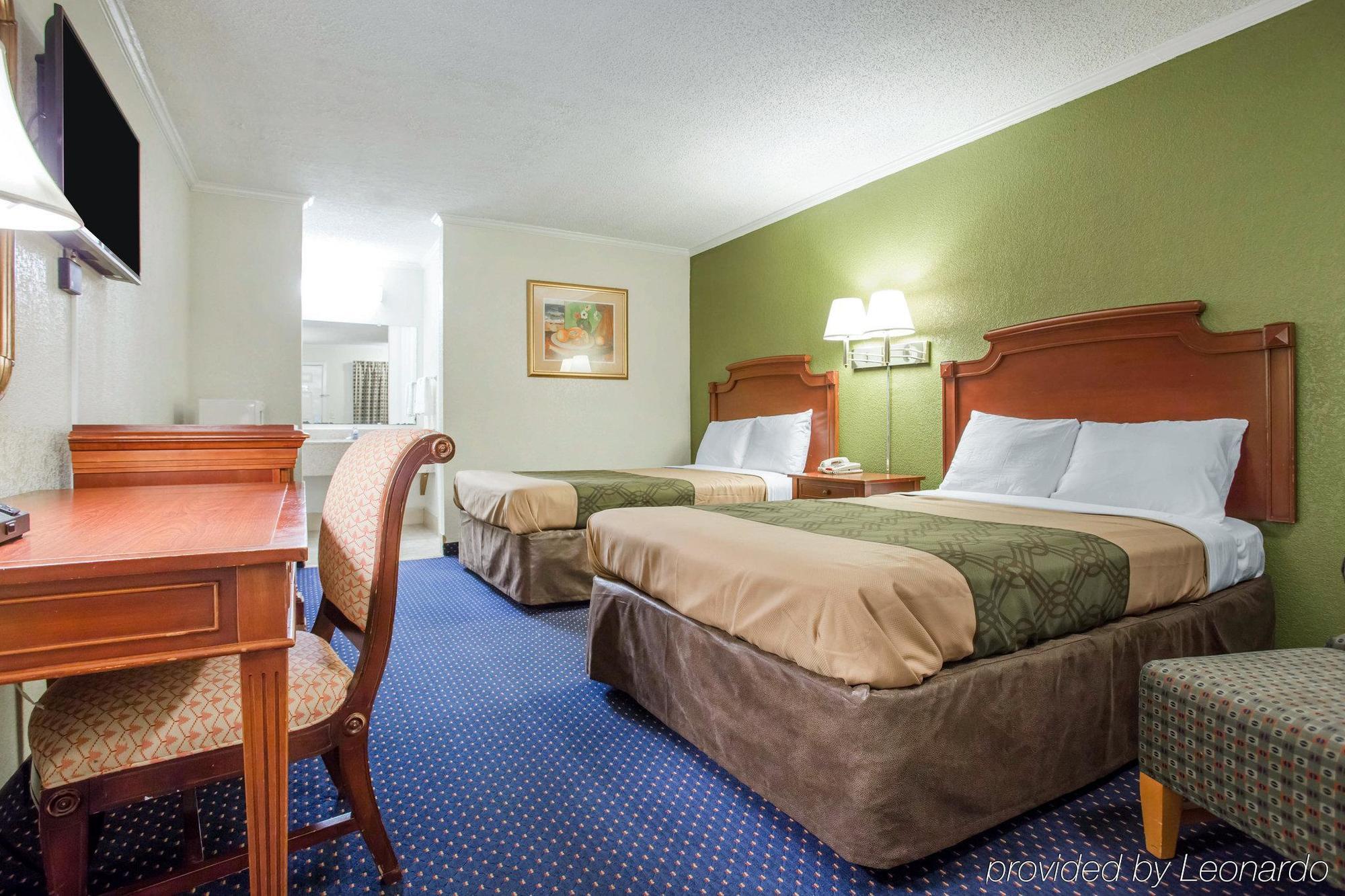 Rodeway Inn & Suites Fort Jackson Колумбия Экстерьер фото
