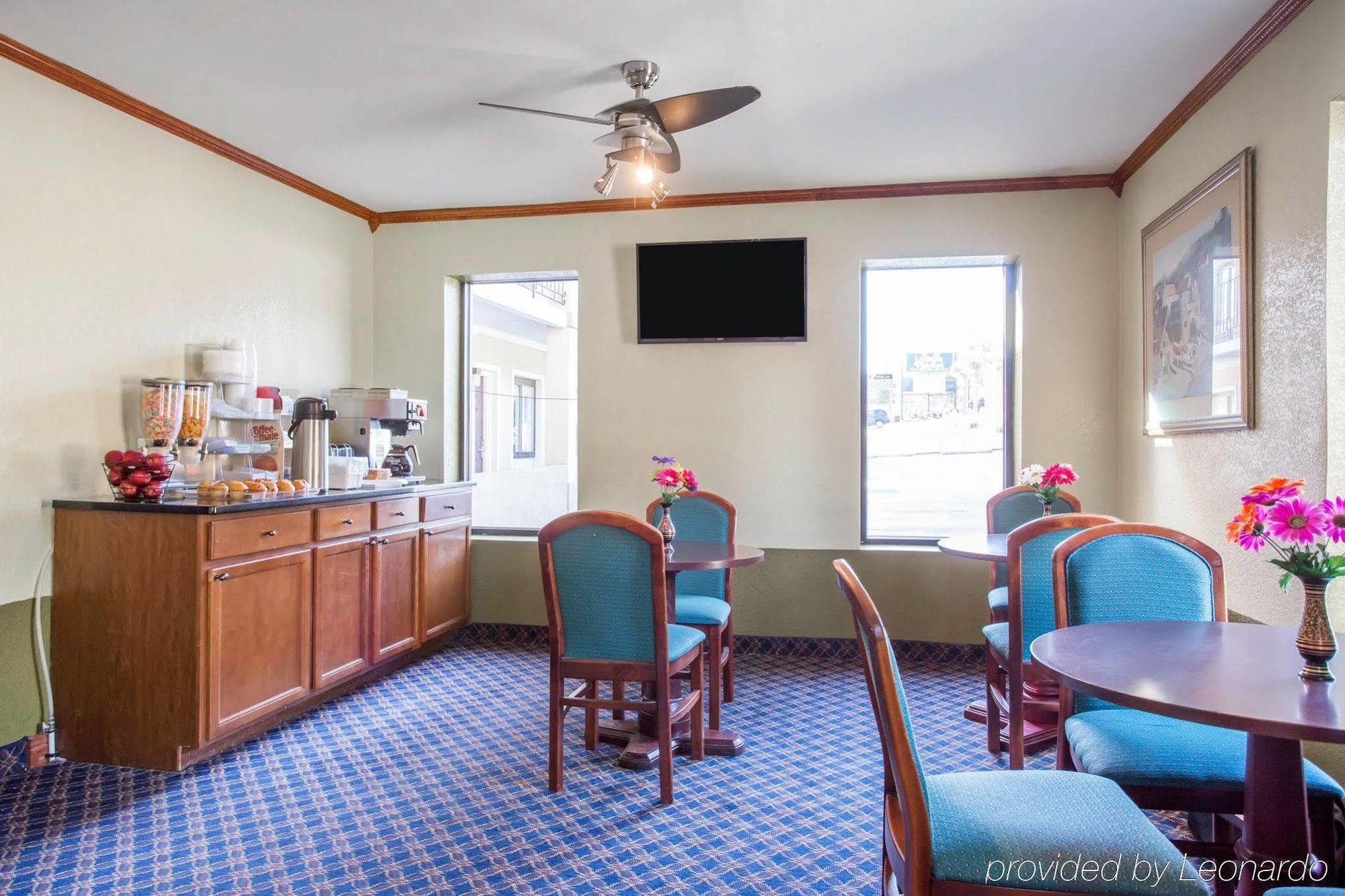 Rodeway Inn & Suites Fort Jackson Колумбия Экстерьер фото